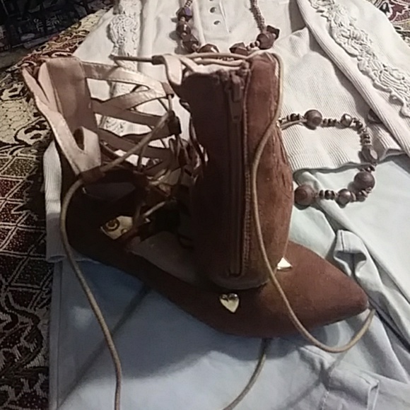 NEW gladiators flats.๐ - Picture 2 of 7